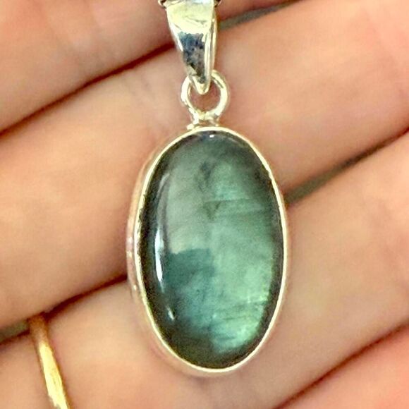 Stunning Large Oval Labradorite Pendant Necklace Womens Statement Piece New - Picture 5 of 8